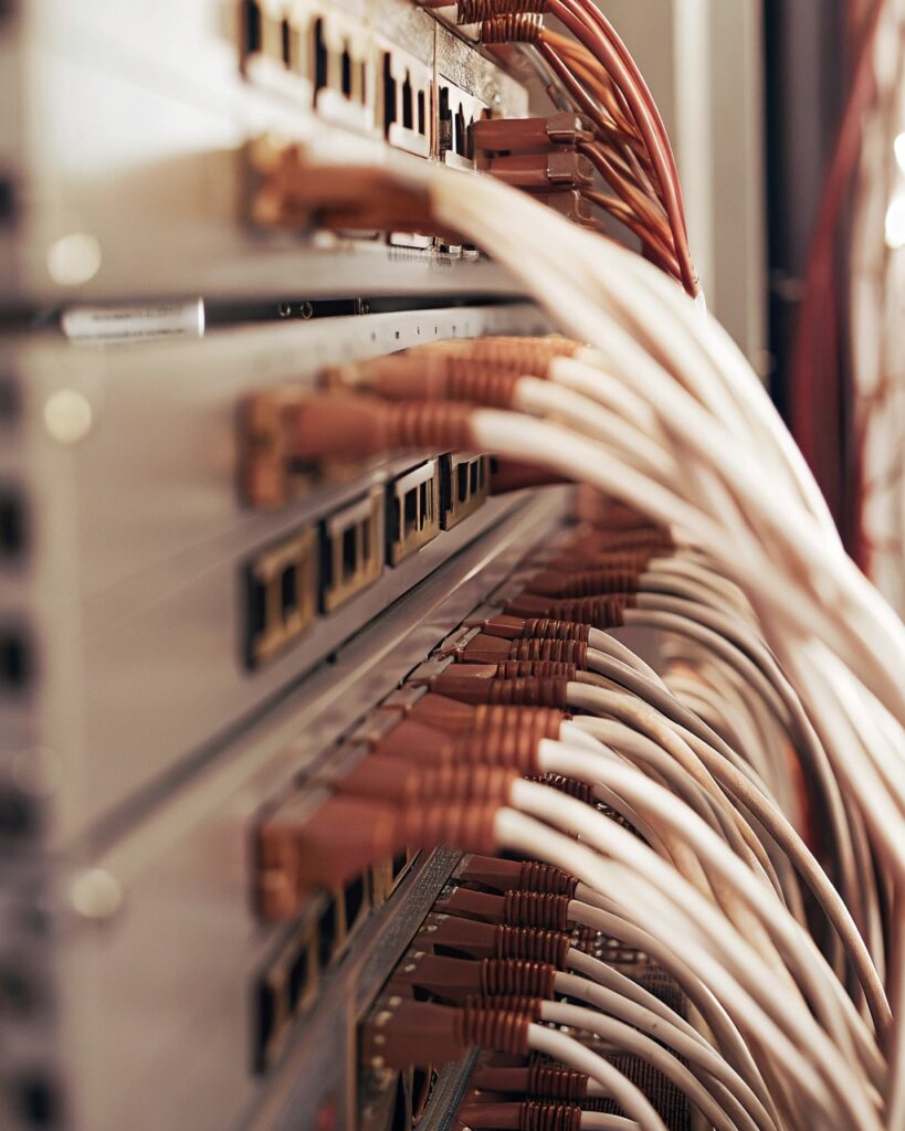 centro-dati-o-sala-server-ordinata-e-cablata-profe centro dati o sala server ordinata e cablata profe